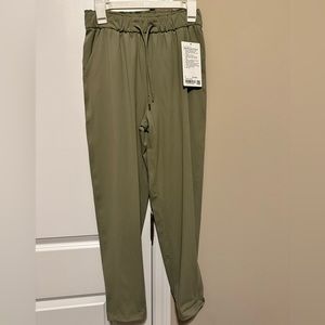 Size 6 Keep Moving 7/8 Pants Lululemon